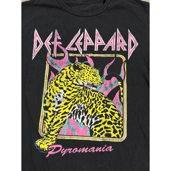 Def Leppard Shirt Band Tee Adult Size Medium Grunge Skater Rock Black Crew Neck - Picture 3 of 6